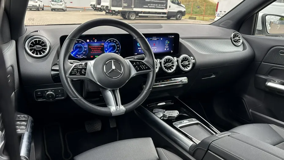 MERCEDES-BENZ EQA -