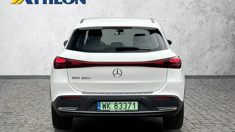 MERCEDES-BENZ EQA -