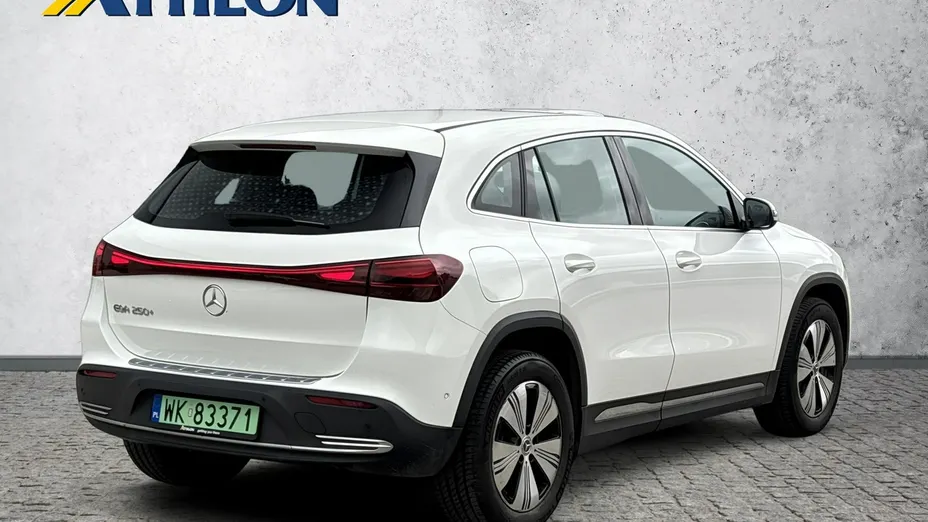 MERCEDES-BENZ EQA -