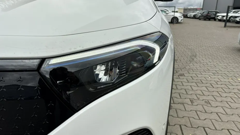 MERCEDES-BENZ EQA -