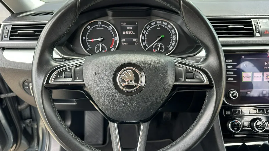 SKODA Superb -