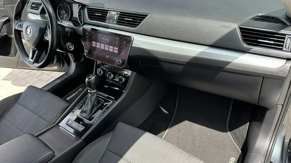 SKODA Superb -