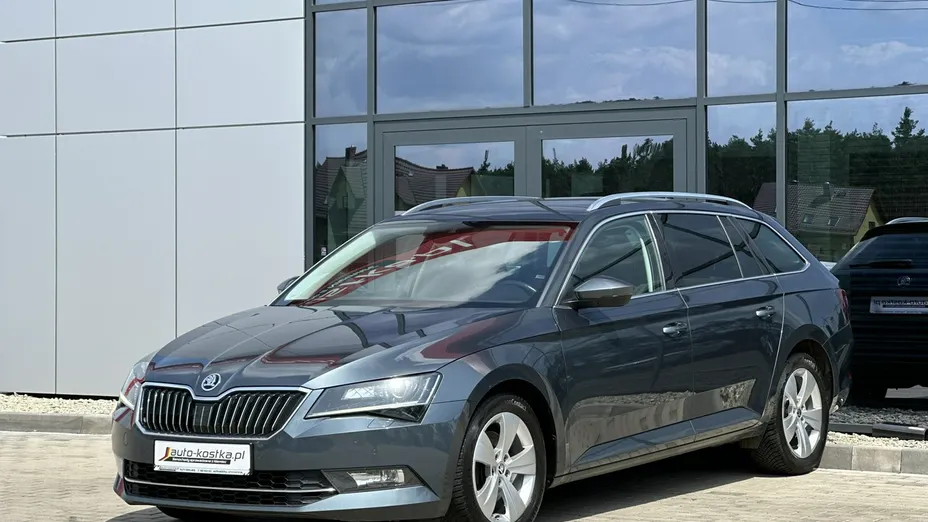 SKODA Superb -