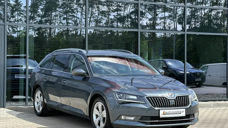 SKODA Superb -
