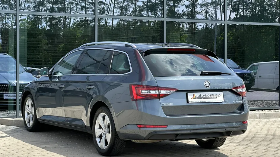 SKODA Superb -