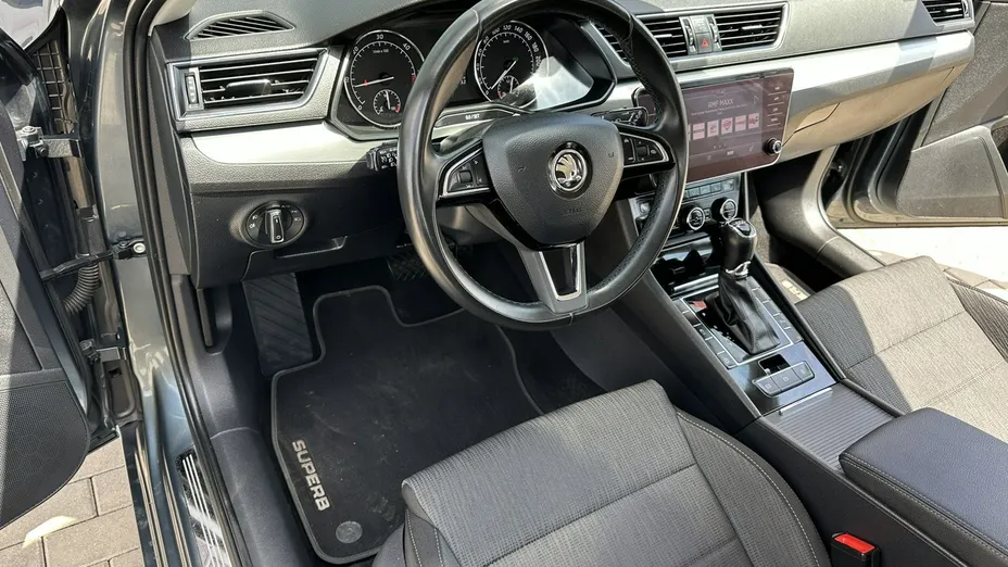 SKODA Superb -