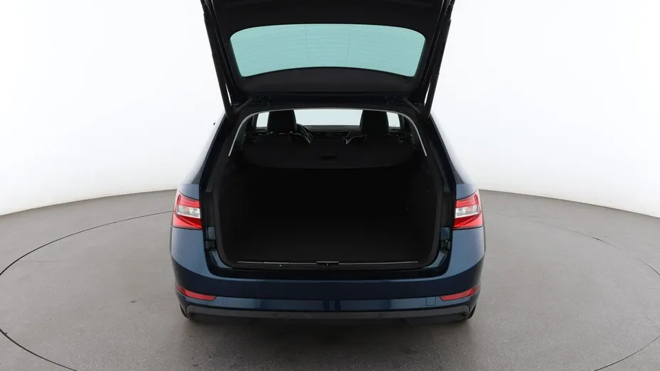 SKODA Superb -