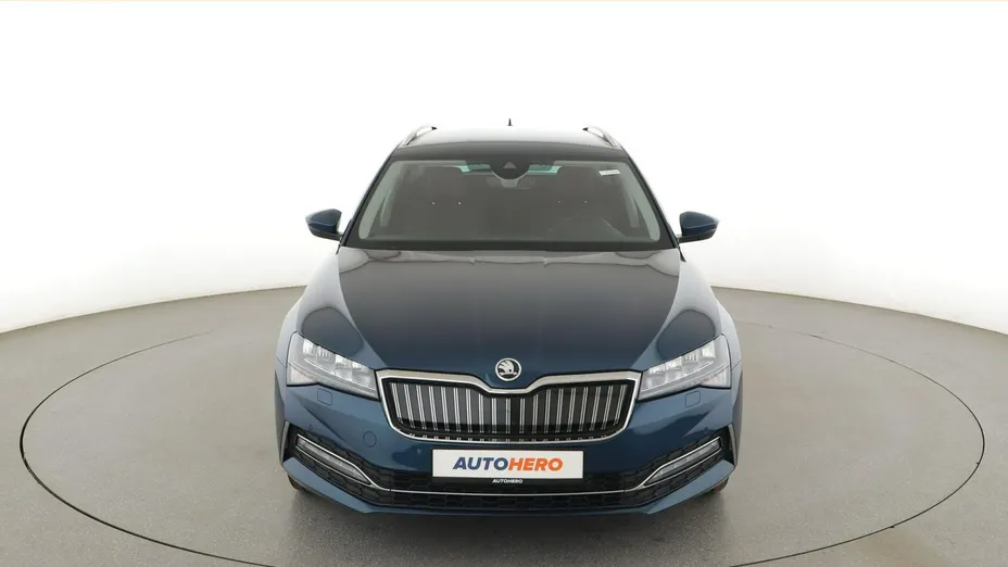 SKODA Superb -