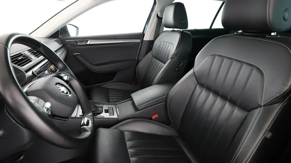 SKODA Superb -