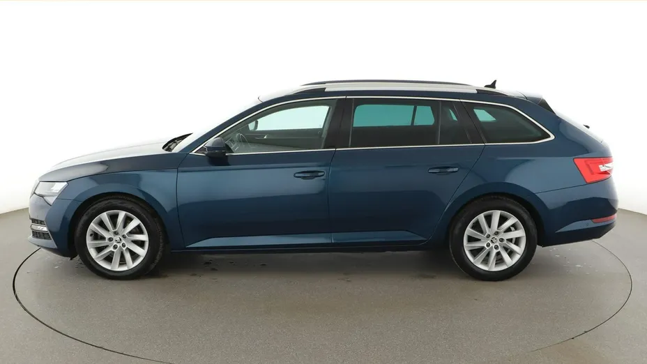 SKODA Superb -