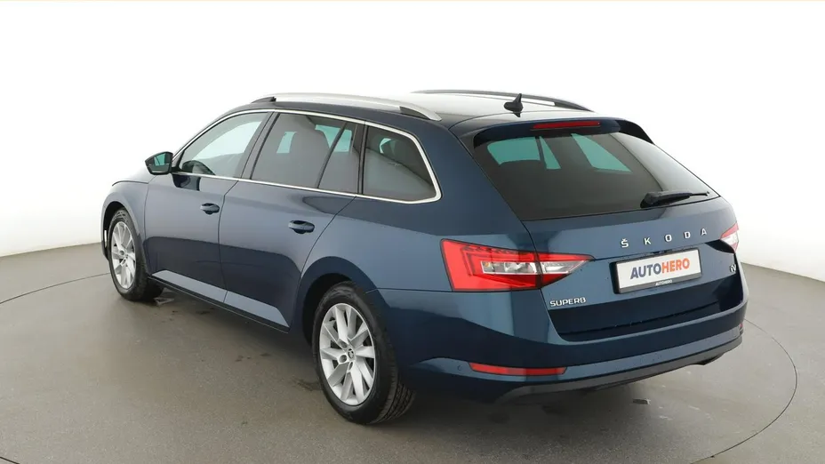 SKODA Superb -