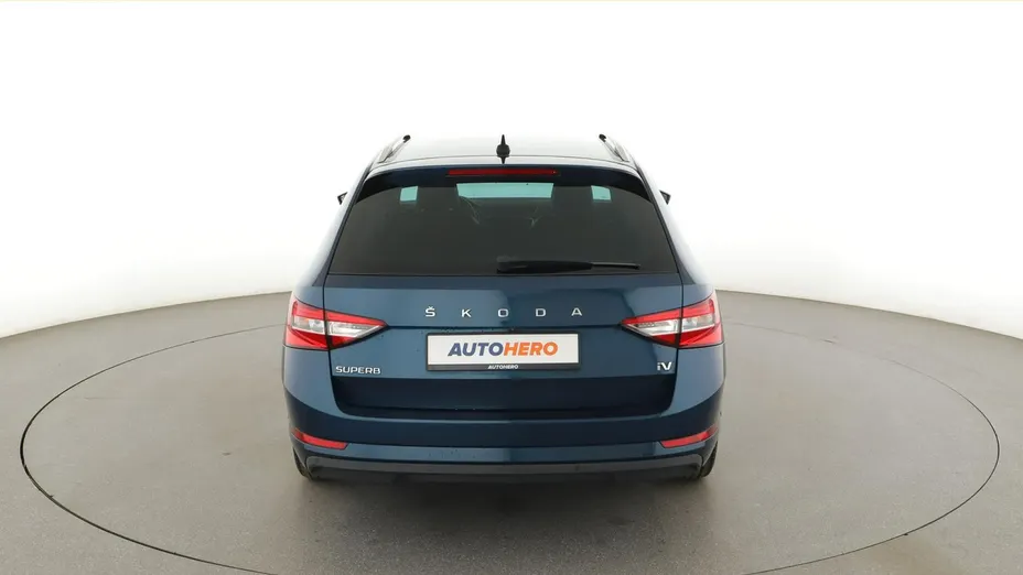SKODA Superb -