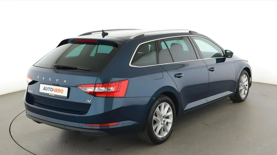 SKODA Superb -