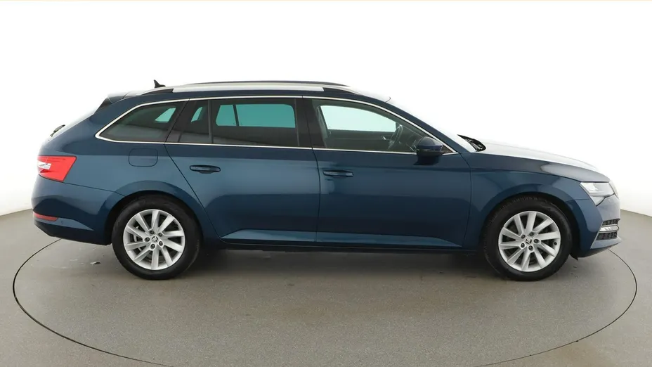 SKODA Superb -