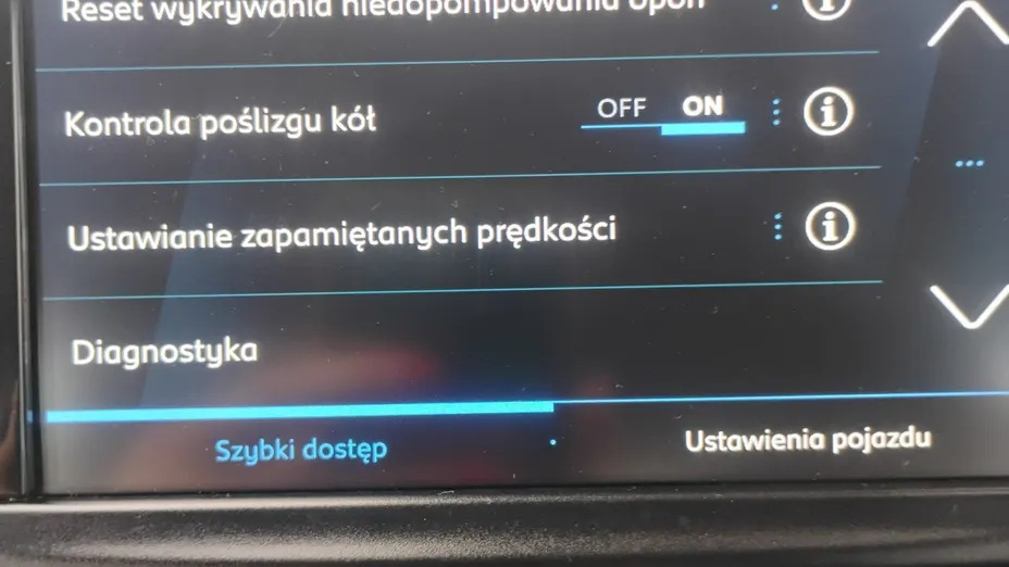 PEUGEOT 208 -