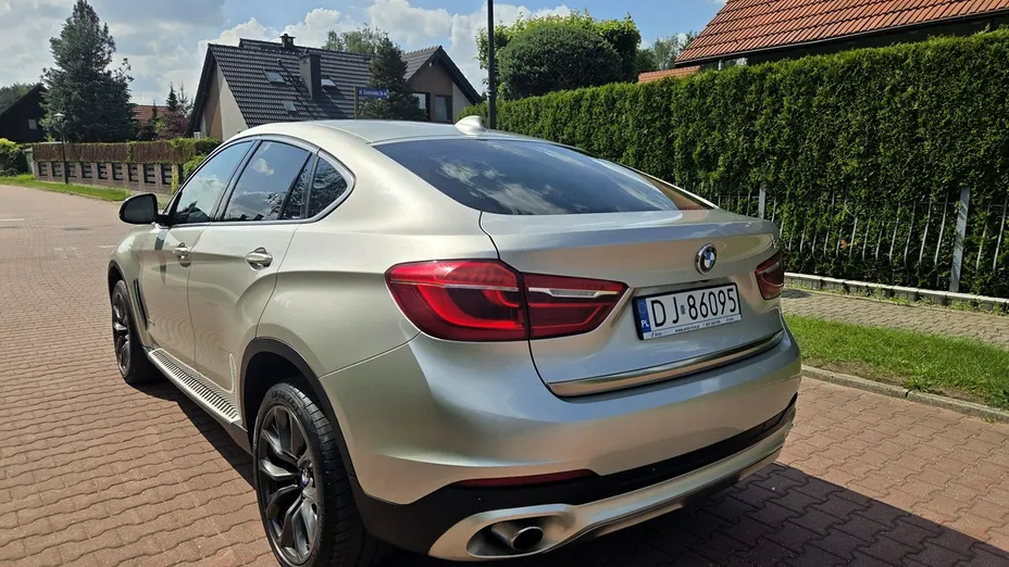 BMW X6 -