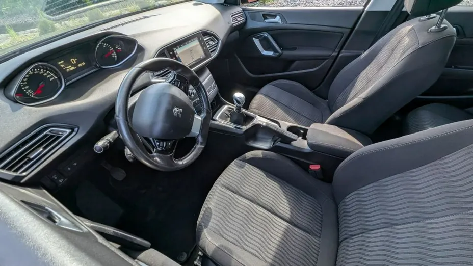 PEUGEOT 308 -