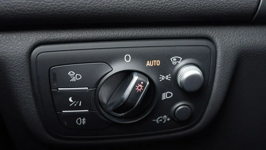 AUDI A6 -