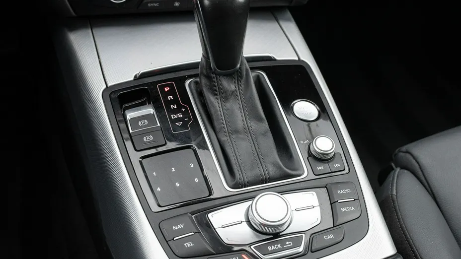 AUDI A6 -