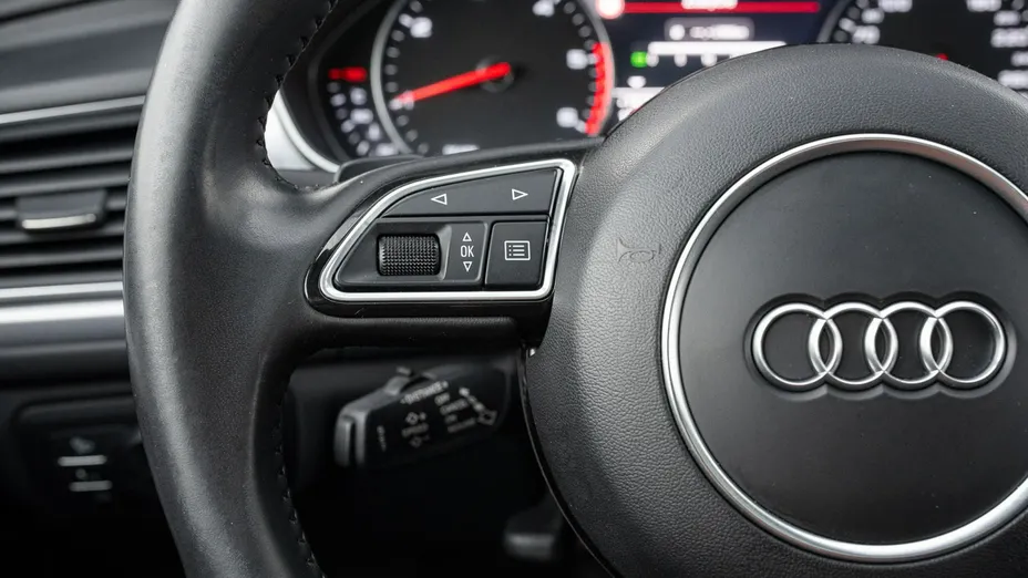 AUDI A6 -