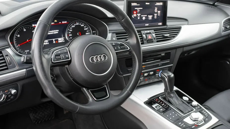 AUDI A6 -