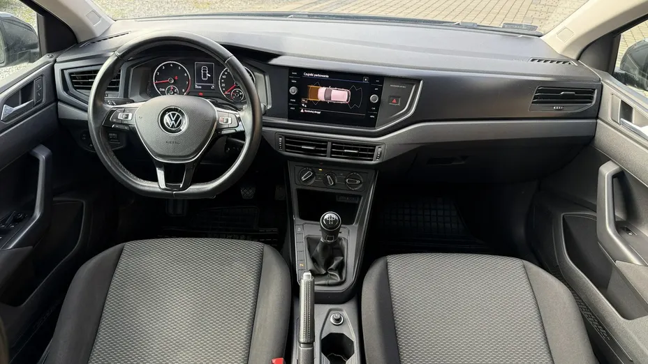 VOLKSWAGEN Polo -