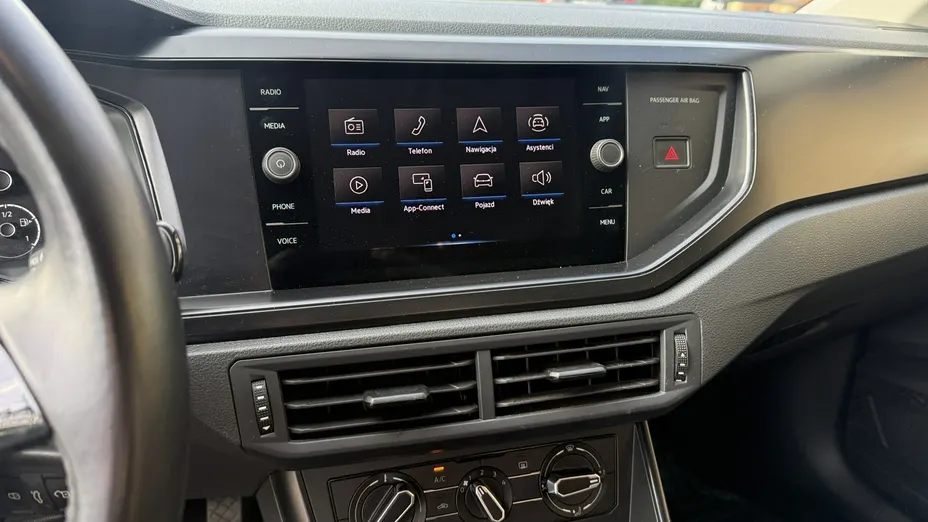 VOLKSWAGEN Polo -