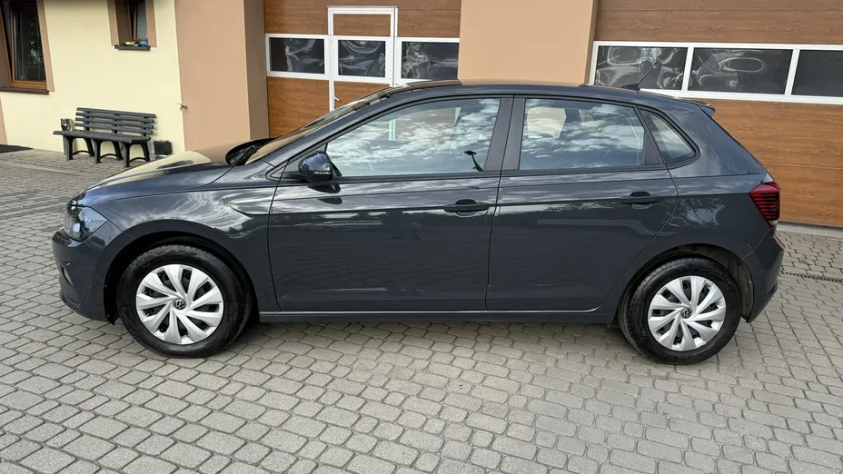 VOLKSWAGEN Polo -
