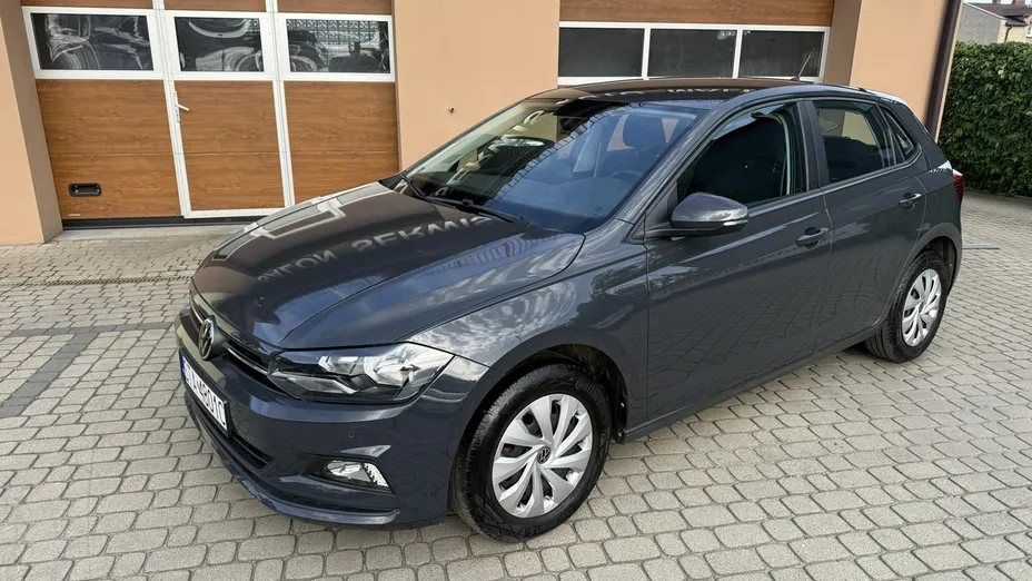 VOLKSWAGEN Polo -