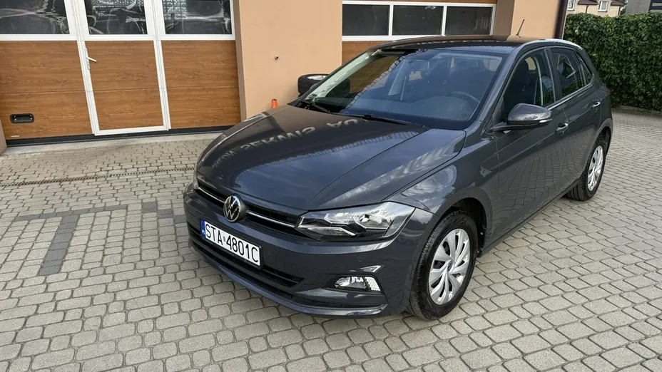 VOLKSWAGEN Polo -