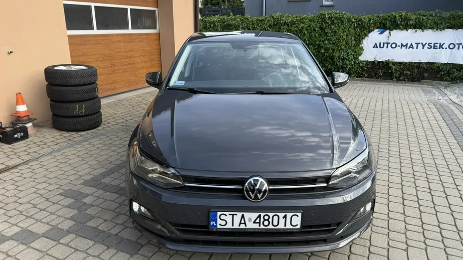 VOLKSWAGEN Polo -