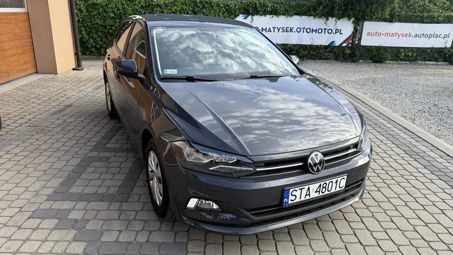 VOLKSWAGEN Polo -
