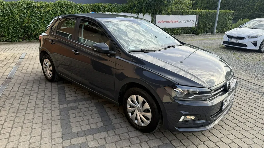 VOLKSWAGEN Polo -