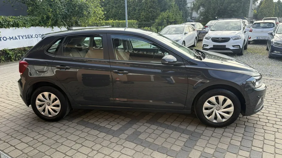 VOLKSWAGEN Polo -
