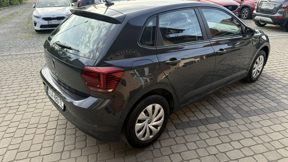 VOLKSWAGEN Polo -