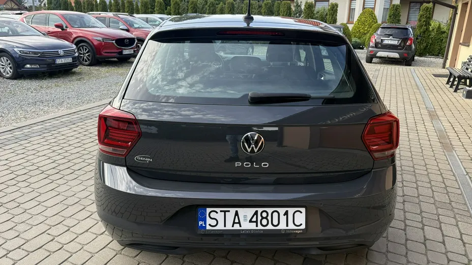 VOLKSWAGEN Polo -