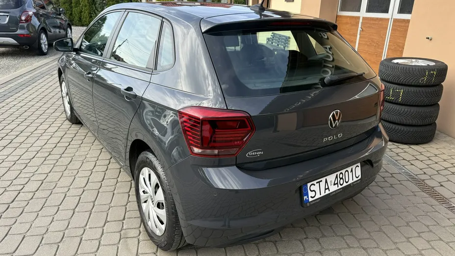 VOLKSWAGEN Polo -
