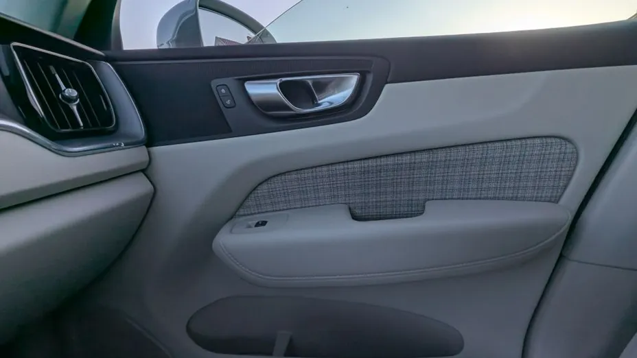 VOLVO XC60 -