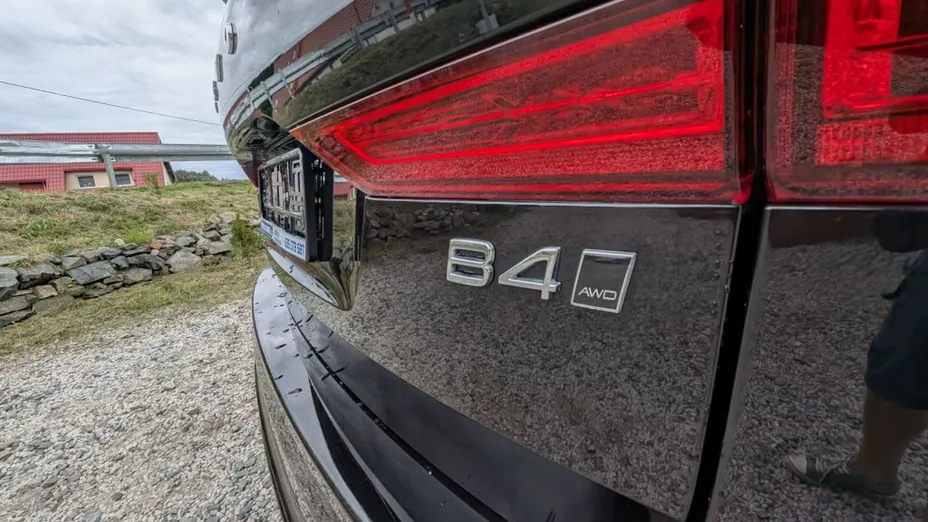 VOLVO XC60 -