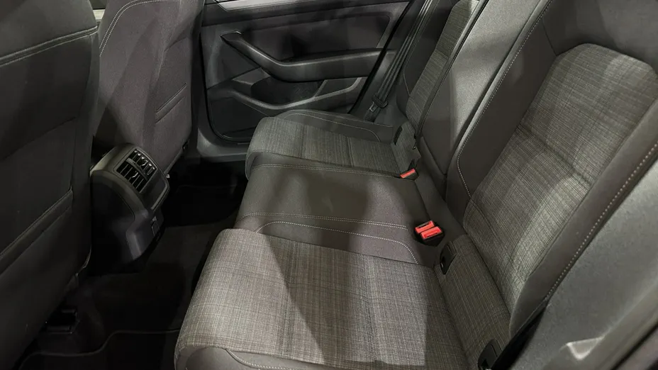 VOLKSWAGEN Passat -
