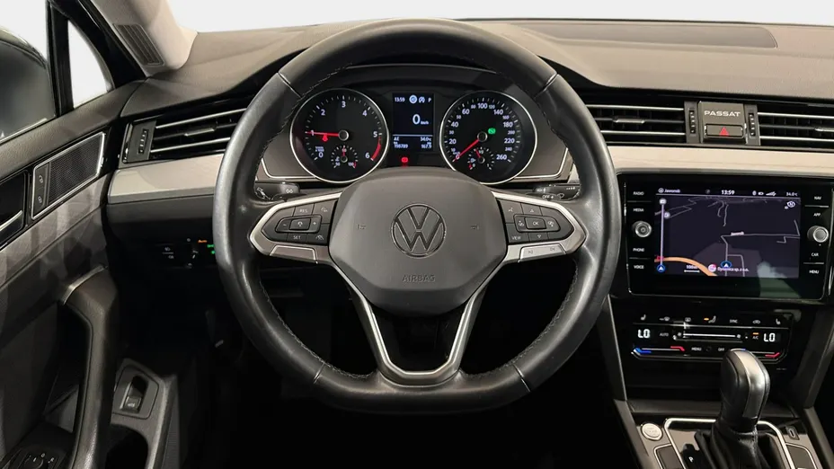 VOLKSWAGEN Passat -