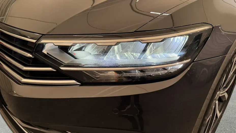 VOLKSWAGEN Passat -