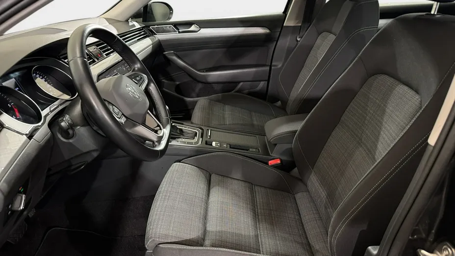 VOLKSWAGEN Passat -