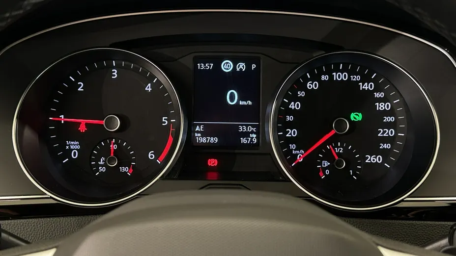 VOLKSWAGEN Passat -