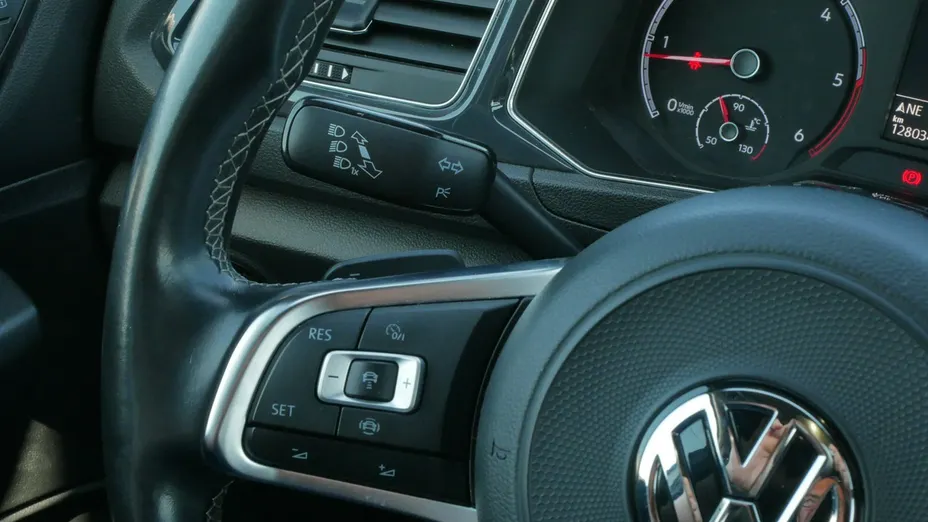 VOLKSWAGEN T-ROC -