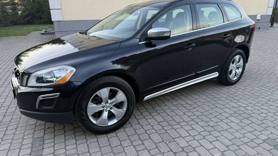 VOLVO XC60 -