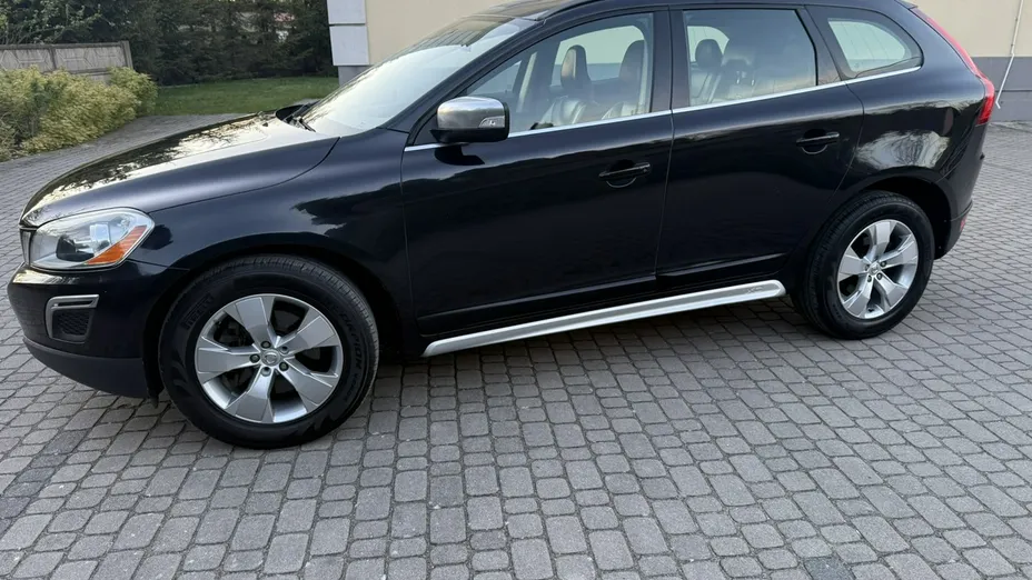 VOLVO XC60 -