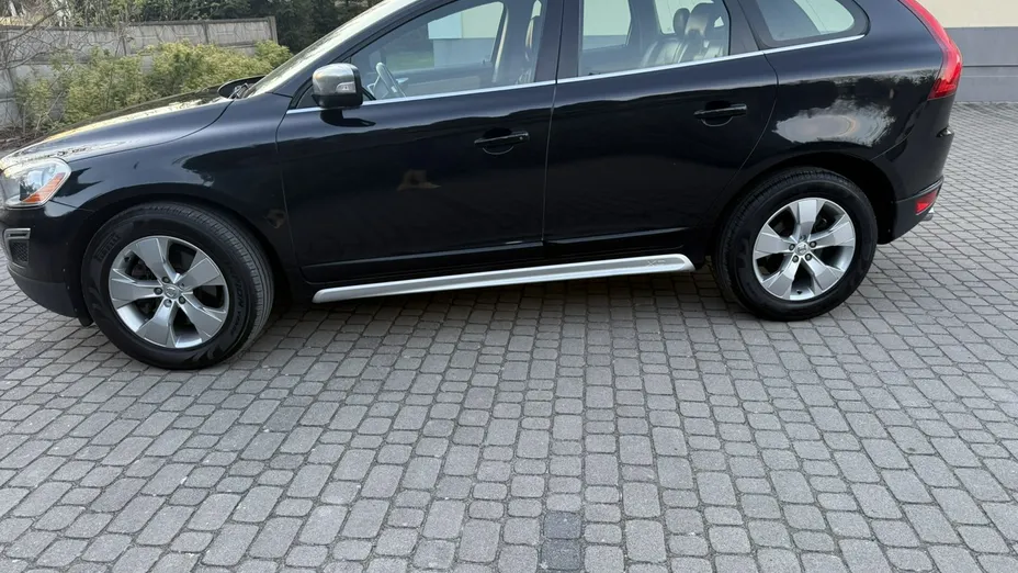 VOLVO XC60 -
