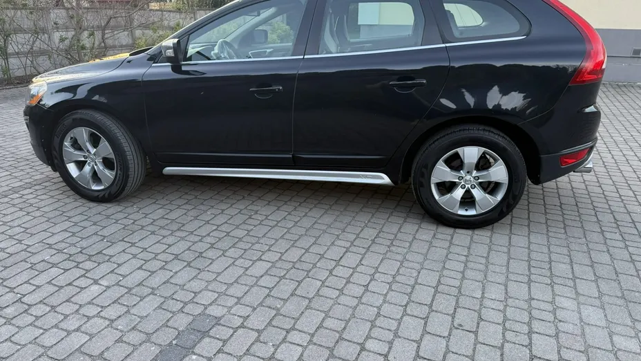 VOLVO XC60 -