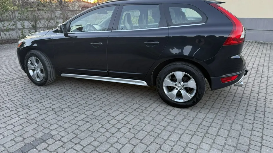 VOLVO XC60 -